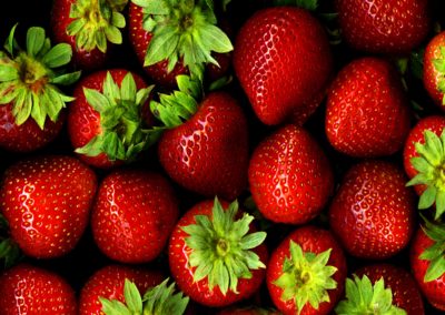 Strawberries_with_hulls_-_scan_web